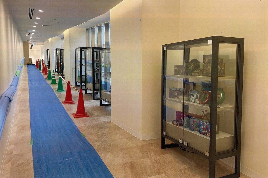 ロイズA：ガラスショーケース什器 - 特注ショーケースフレーム